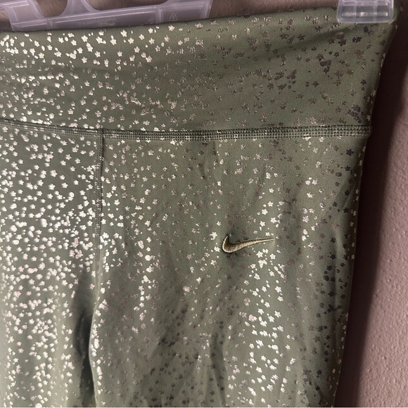 Girls XL Nike Dri Fit Green With Gold Sparkle Athletic Leggings - Picture 2 of 6